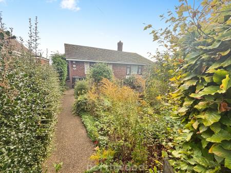 2 bedroom Bungalow for sale in Lings Lane, Hatfield, Doncaster, DN7