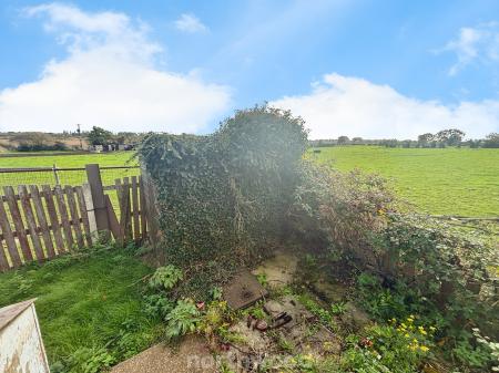 2 bedroom Bungalow for sale in Lings Lane, Hatfield, Doncaster, DN7