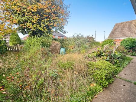2 bedroom Bungalow for sale in Lings Lane, Hatfield, Doncaster, DN7