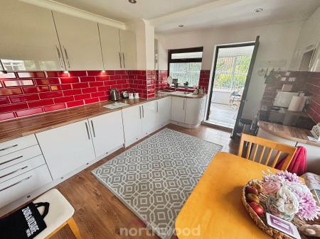 3 bedroom Bungalow for sale in Lings Lane, Hatfield, Doncaster, DN7