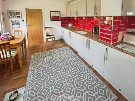 3 bedroom Bungalow for sale in Lings Lane, Hatfield, Doncaster, DN7