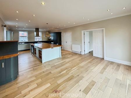 6 bedroom Detached house for sale in Main Street, Hatfield Woodhouse, Doncaster, DN7