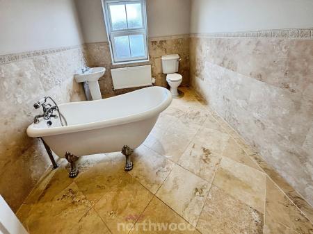 6 bedroom Detached house for sale in Main Street, Hatfield Woodhouse, Doncaster, DN7