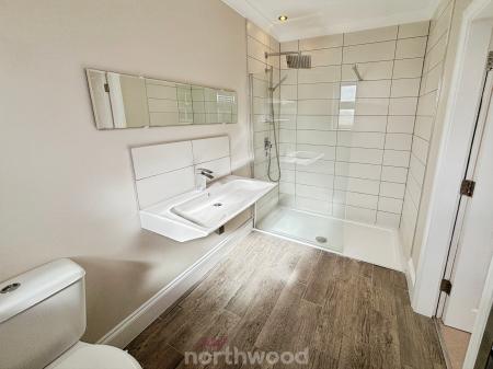 6 bedroom Detached house for sale in Main Street, Hatfield Woodhouse, Doncaster, DN7