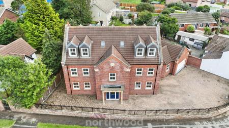 6 bedroom Detached house for sale in Main Street, Hatfield Woodhouse, Doncaster, DN7