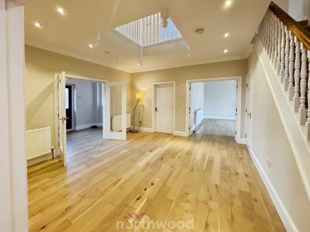 6 bedroom Detached house for sale in Main Street, Hatfield Woodhouse, Doncaster, DN7