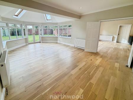 6 bedroom Detached house for sale in Main Street, Hatfield Woodhouse, Doncaster, DN7