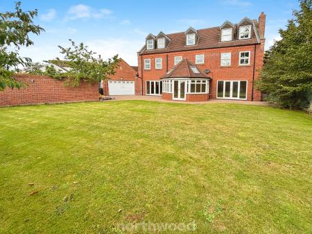 6 bedroom Detached house for sale in Main Street, Hatfield Woodhouse, Doncaster, DN7