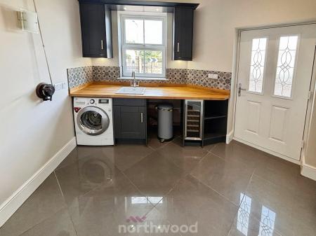 6 bedroom Detached house for sale in Main Street, Hatfield Woodhouse, Doncaster, DN7