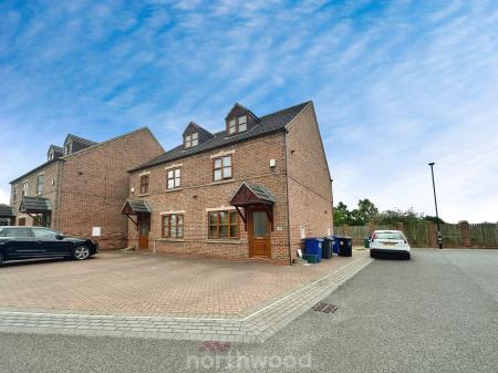 2 bedroom Maisonette for sale in Paddock Way, Hatfield, Doncaster, DN7