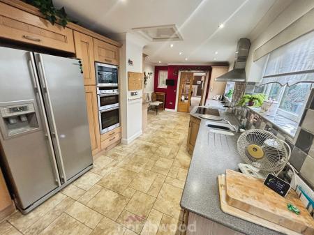 3 bedroom Bungalow for sale in St Georges Avenue, Dunsville, Doncaster, DN7