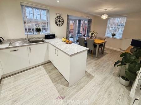 4 bedroom Detached house for sale in Fallow Road, Hatfield, Doncaster, DN7