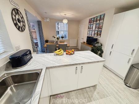 4 bedroom Detached house for sale in Fallow Road, Hatfield, Doncaster, DN7