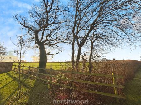 3 bedroom Semi-detached house for sale in Saxon Avenue Hatfield, Hatfield, Doncaster, DN7