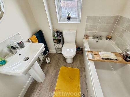 3 bedroom Semi-detached house for sale in Saxon Avenue Hatfield, Hatfield, Doncaster, DN7