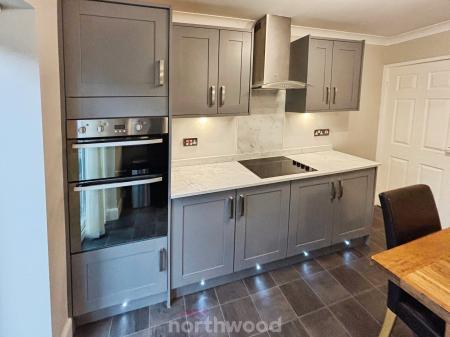 3 bedroom Semi-detached house for sale in Oldfield Crescent, Stainforth, Doncaster, DN7