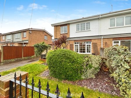 3 bedroom Semi-detached house for sale in Oldfield Crescent, Stainforth, Doncaster, DN7