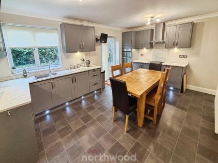 3 bedroom Semi-detached house for sale in Oldfield Crescent, Stainforth, Doncaster, DN7