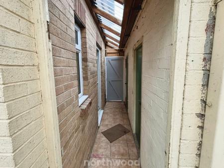 3 bedroom Semi-detached house for sale in Oldfield Crescent, Stainforth, Doncaster, DN7