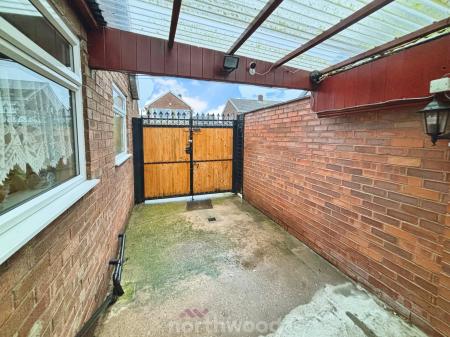 2 bedroom Bungalow for sale in Abbey Way, Dunscroft, Doncaster, DN7