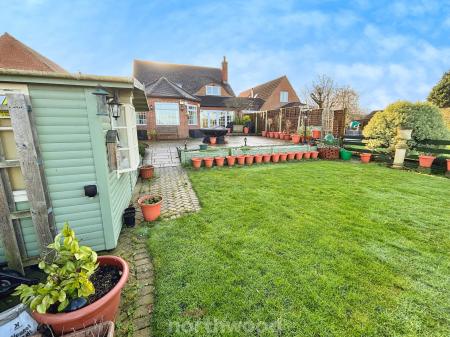 4 bedroom Bungalow for sale in Braithwaite Lane, Braithwaite, Doncaster, DN7
