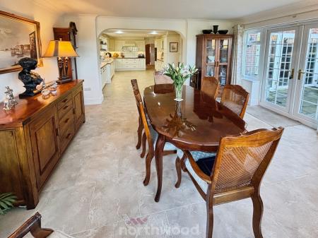 4 bedroom Bungalow for sale in Braithwaite Lane, Braithwaite, Doncaster, DN7