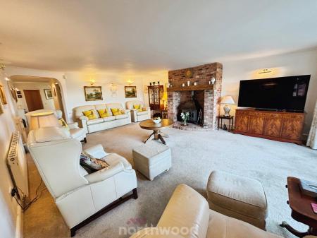 4 bedroom Bungalow for sale in Braithwaite Lane, Braithwaite, Doncaster, DN7