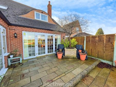 4 bedroom Bungalow for sale in Braithwaite Lane, Braithwaite, Doncaster, DN7