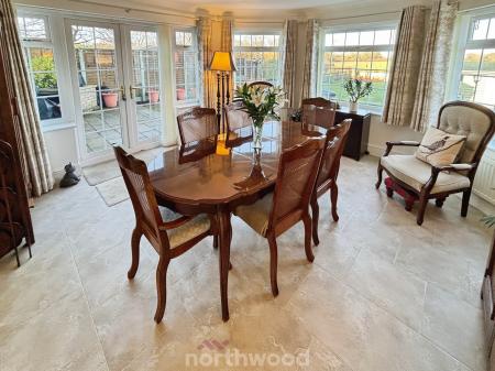 4 bedroom Bungalow for sale in Braithwaite Lane, Braithwaite, Doncaster, DN7