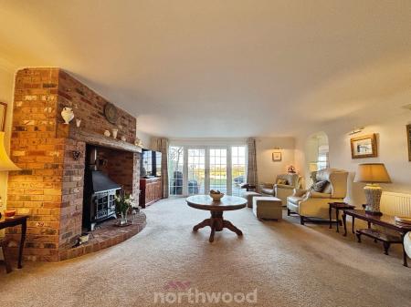 4 bedroom Bungalow for sale in Braithwaite Lane, Braithwaite, Doncaster, DN7