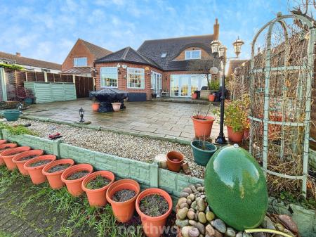 4 bedroom Bungalow for sale in Braithwaite Lane, Braithwaite, Doncaster, DN7