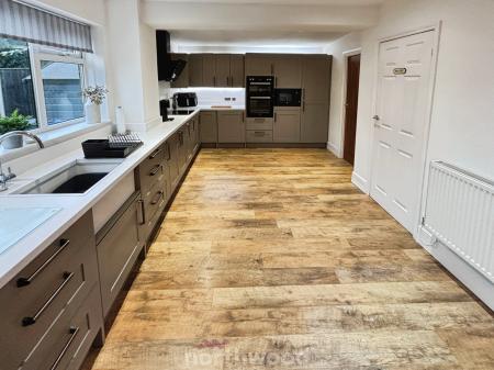 3 bedroom Semi-detached house for sale in Abbey Way, Dunscroft, Doncaster, DN7