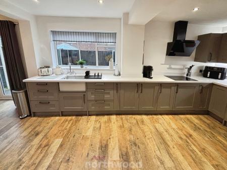 3 bedroom Semi-detached house for sale in Abbey Way, Dunscroft, Doncaster, DN7