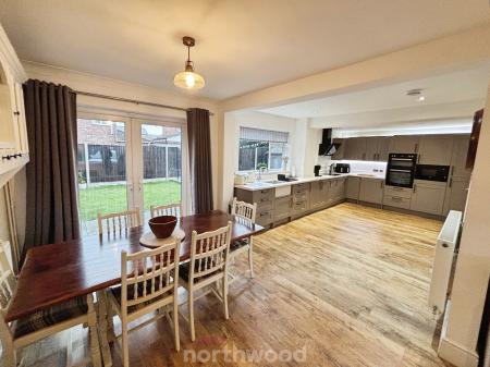 3 bedroom Semi-detached house for sale in Abbey Way, Dunscroft, Doncaster, DN7