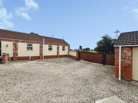 3 bedroom Bungalow for sale in Mosscroft Lane, Hatfield Woodhouse, Doncaster, DN7