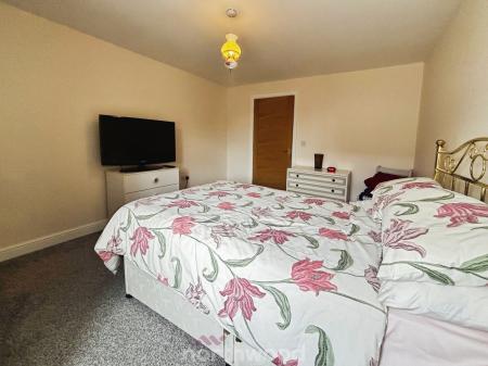 3 bedroom Bungalow for sale in Mosscroft Lane, Hatfield Woodhouse, Doncaster, DN7