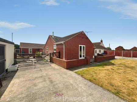 3 bedroom Bungalow for sale in Mosscroft Lane, Hatfield Woodhouse, Doncaster, DN7