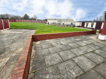 3 bedroom Bungalow for sale in Mosscroft Lane, Hatfield Woodhouse, Doncaster, DN7