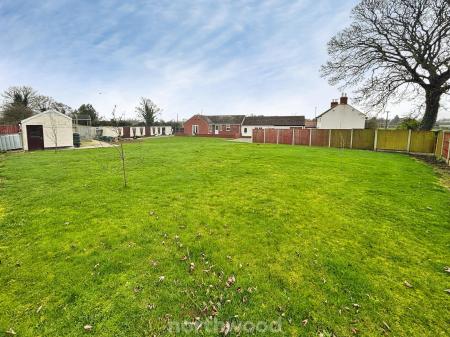 3 bedroom Bungalow for sale in Mosscroft Lane, Hatfield Woodhouse, Doncaster, DN7