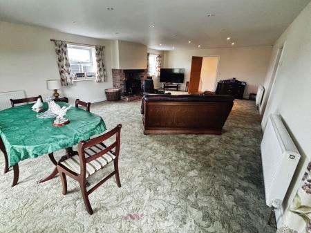 3 bedroom Bungalow for sale in Mosscroft Lane, Hatfield Woodhouse, Doncaster, DN7