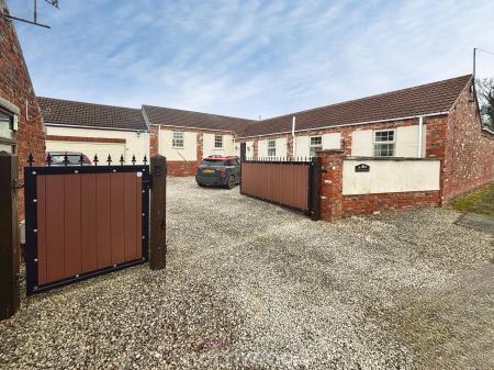 3 bedroom Bungalow for sale in Mosscroft Lane, Hatfield Woodhouse, Doncaster, DN7