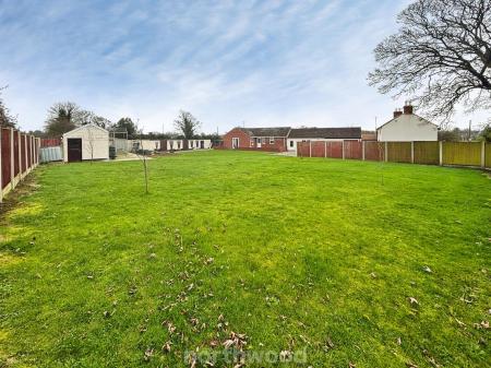 3 bedroom Bungalow for sale in Mosscroft Lane, Hatfield Woodhouse, Doncaster, DN7