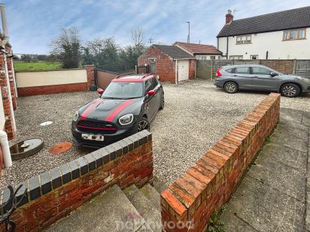 3 bedroom Bungalow for sale in Mosscroft Lane, Hatfield Woodhouse, Doncaster, DN7