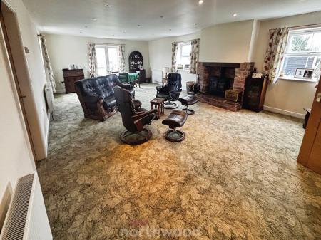 3 bedroom Bungalow for sale in Mosscroft Lane, Hatfield Woodhouse, Doncaster, DN7