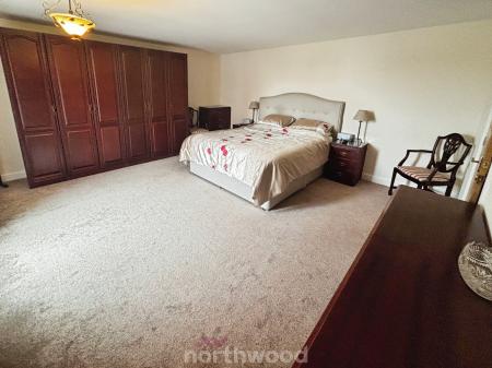 3 bedroom Bungalow for sale in Mosscroft Lane, Hatfield Woodhouse, Doncaster, DN7