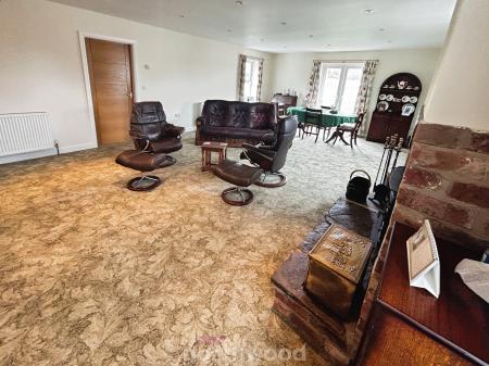 3 bedroom Bungalow for sale in Mosscroft Lane, Hatfield Woodhouse, Doncaster, DN7