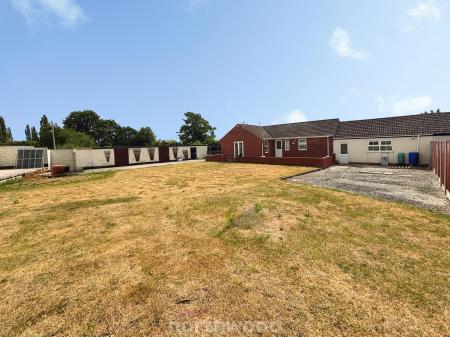 3 bedroom Bungalow for sale in Mosscroft Lane, Hatfield Woodhouse, Doncaster, DN7