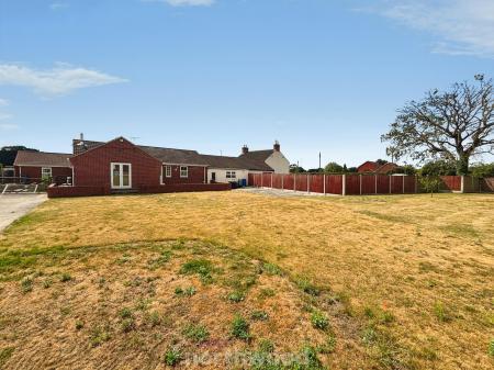 3 bedroom Bungalow for sale in Mosscroft Lane, Hatfield Woodhouse, Doncaster, DN7