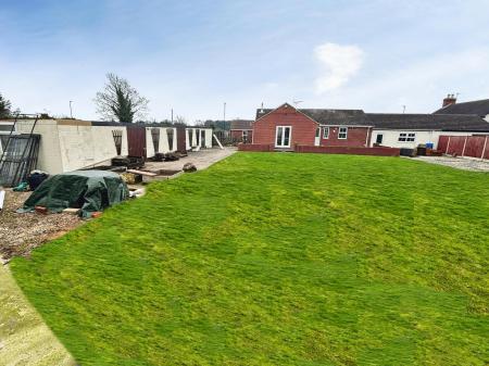 3 bedroom Bungalow for sale in Mosscroft Lane, Hatfield Woodhouse, Doncaster, DN7