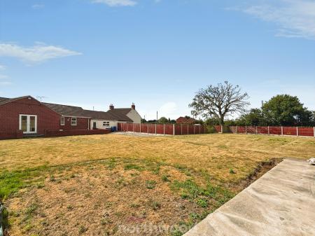 3 bedroom Bungalow for sale in Mosscroft Lane, Hatfield Woodhouse, Doncaster, DN7